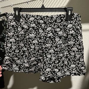 Loft, linen blend pull on shorts. Size Medium